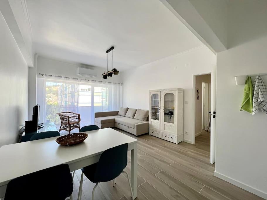 코스타 다 카파리카 Apartamento Muito Central - 300 Metros Da Praia 아파트 외부 사진